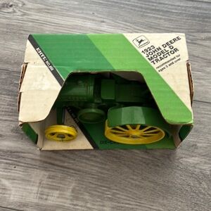 ERTL 1923 John Deere model D tractor still in box
